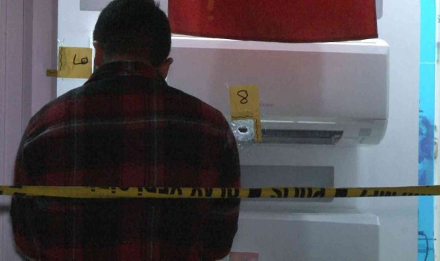 Esenyurt'ta iş yerini kuşun yağmuruna tuttular