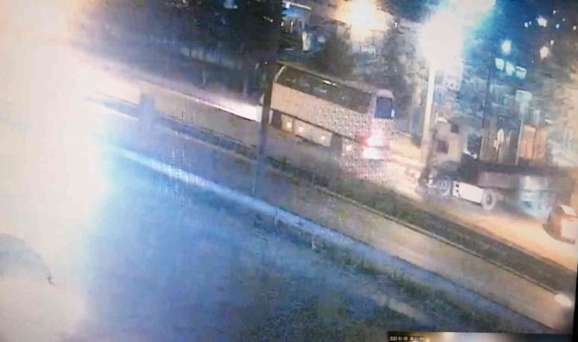 Eşinin kullandığı tırın altında kalmıştı, olay anı güvenlik kamerasında