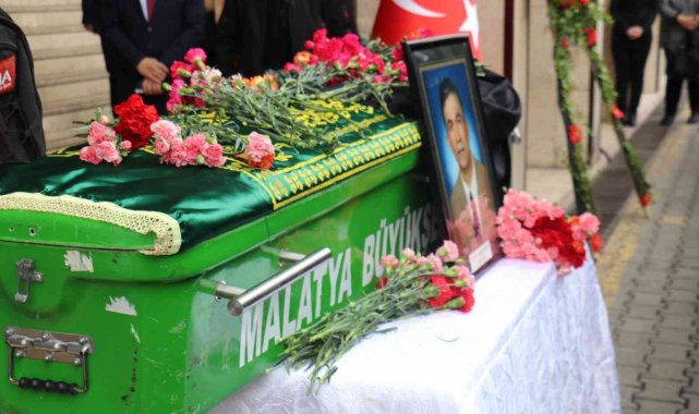 Eski Baro Başkanı Gökçe adliye önünde tören ile son yolculuğuna uğurlandı.