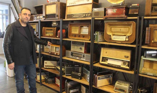 Eski eşya merakı iş yerini müzeye dönüştürmesine sebep oldu