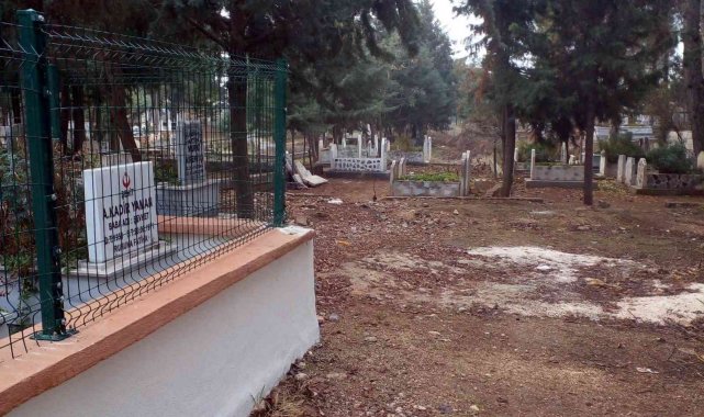 Eski şehitliğin tel örgüsü çalındı