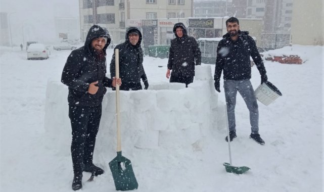 Eskimo evi yaptılar