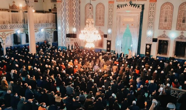 Eskişehir Ülkü Ocakları 2022'nin ilk sabah namazında saf tuttu