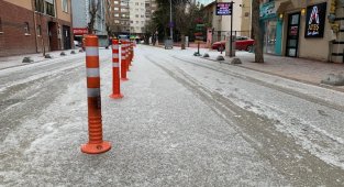 Eskişehir'de cadde ve sokaklar adeta buz pistine döndü
