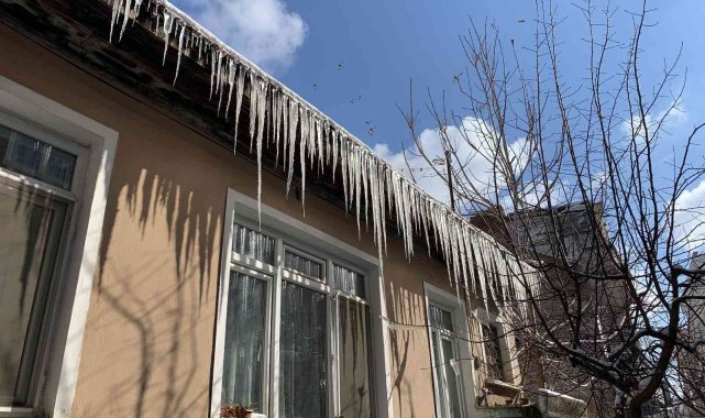 Eskişehir'de dondurucu soğukların ardından tehlikeli buz sarkıtları