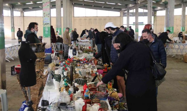 Eskişehir'de yeni yılın ilk antika pazarı kuruldu