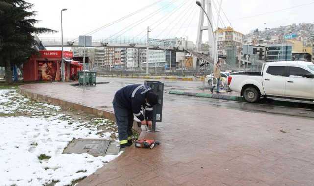 Eskiyen çöp kovaları yenilendi