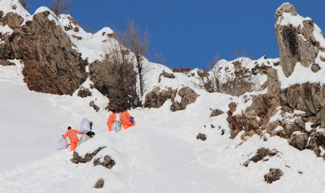 Etibakır Maden İşletmesi yaban keçilerine yem bıraktı