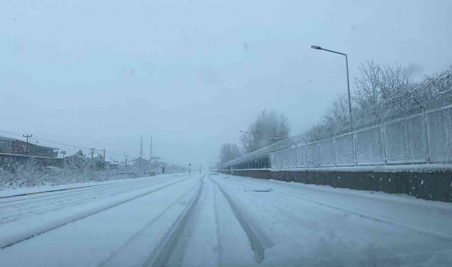 Etkisini gösteren kar, Sakarya'yı beyaza bürüdü