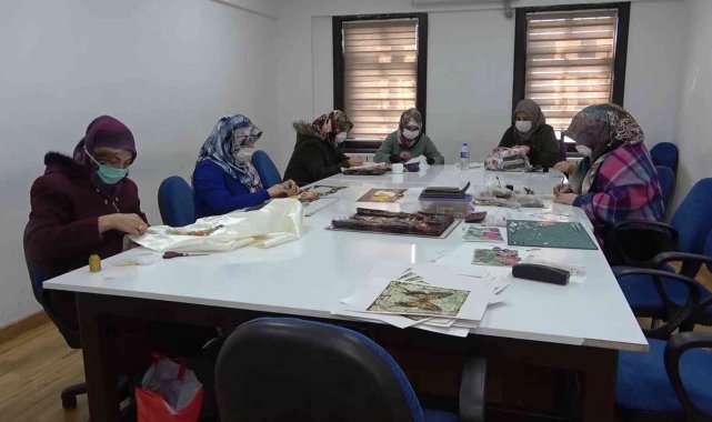 Ev kadınları hem öğreniyor hem de ev ekonomisine katkı sağlıyor