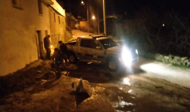 Evden çıkamayan vatandaşlar için tuzlama çalışması başlatıldı