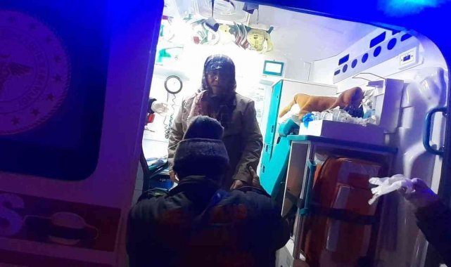 Evinde rahatsızlanıp mahsur kalan kadını büyükşehir belediyesi kurtardı