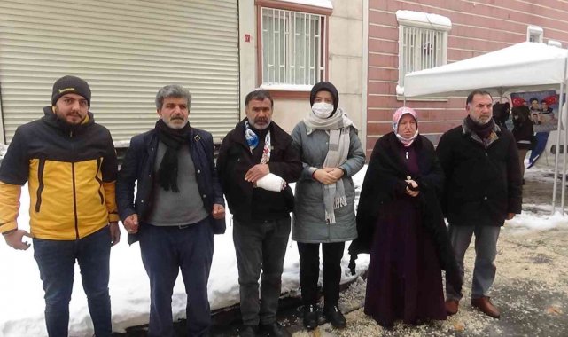 Evlat hasreti çeken aileler kar altında nöbette