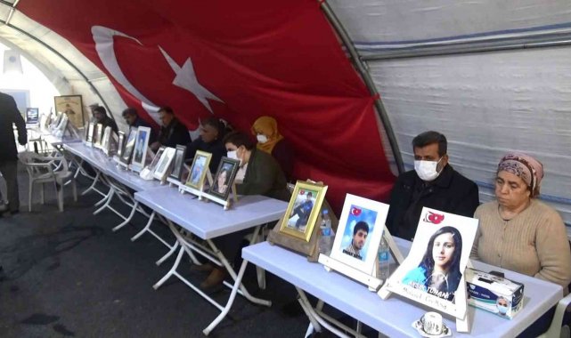 Evlat nöbetindeki aileler, çocuklarına kavuşmak için 2022 yılının ilk gününe buruk girdi