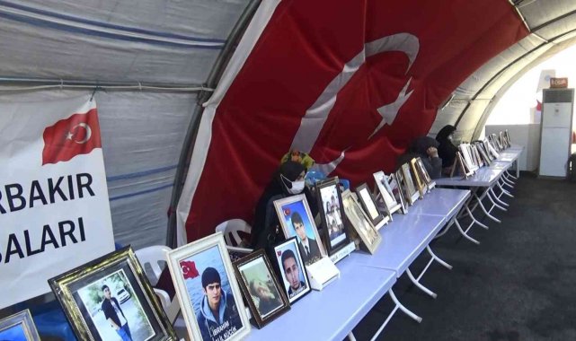 Evlat nöbetindeki aileler çocuklarını PKK&#039;dan almakta kararlı