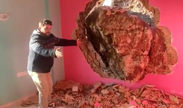 Evlerinin üzerine düşen kaya sebebiyle ölümden dönen aile halen eve giremiyor