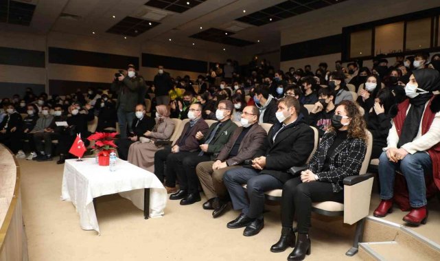 Eyüpsultan&#039;da lise son sınıf öğrencilerine eğitim desteği dağıtımı başladı