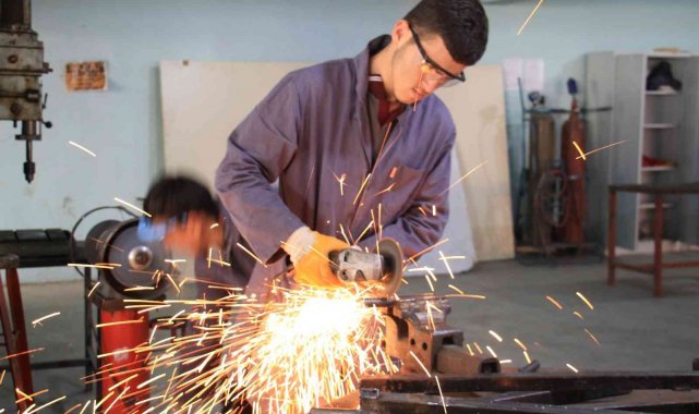 Fabrika gibi okul, 1 milyon 100 bin TL ciro yaptı