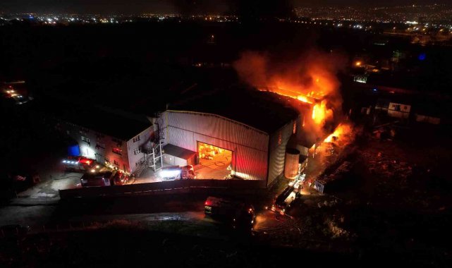 Fabrika yangını havadan görüntülendi