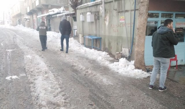 Fabrikada 18 saat mahsur kalan işçileri kıraathaneye bırakıp kaçtı