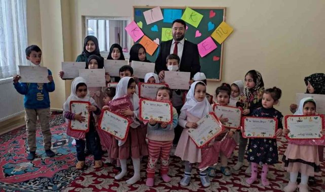 Fakirullahoğlu miniklerin karne sevincine ortak oldu