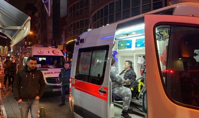 Fatih&#039;te, 5 katlı otelde çıkan yangında 10 kişi dumandan etkilendi