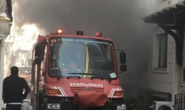 Fatih'te çanta imalathanesinde yangın