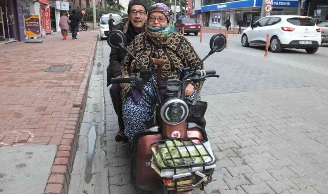 Felçli kocasını taşımak için sürücü oldu