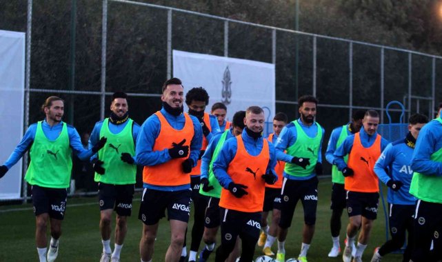 Fenerbahçe Antalya'da ilk antrenmanını gerçekleştirdi