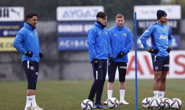 Fenerbahçe'de Adana Demirspor maçı hazırlıkları sürüyor