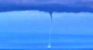 Fethiye’de oluşan hortum an be an  kameraya yansıdı.