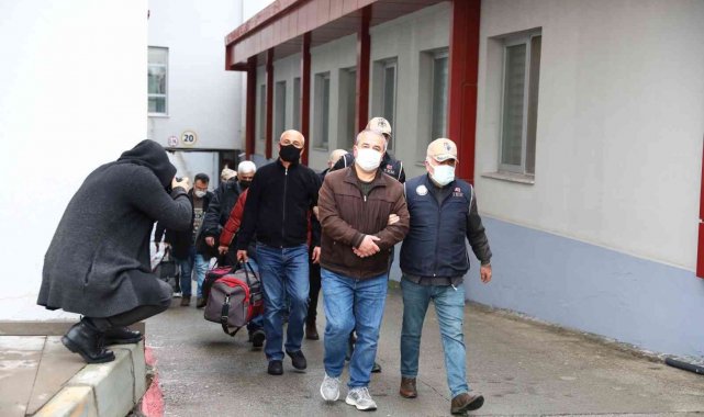 FETÖ'den hükümlü firari 6 eski polis yakalandı