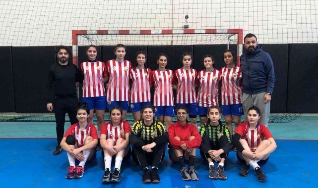 FMG Spor Lisesi yarı finale yükseldi