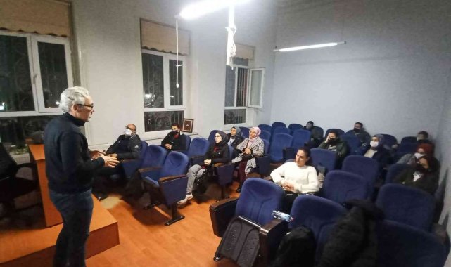 Fotoğraf kursiyerlerine Ahmet Hamdi Bey anlatıldı