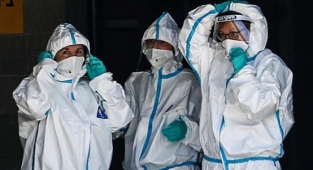 Fransa'da Kovid-19 aşı kartı yasa tasarısı kabul edildi