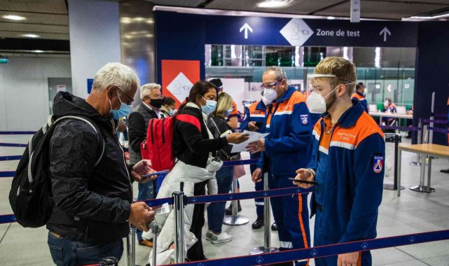 Fransa, İngiltere'ye uyguladığı Covid-19 kısıtlamalarını gevşetiyor