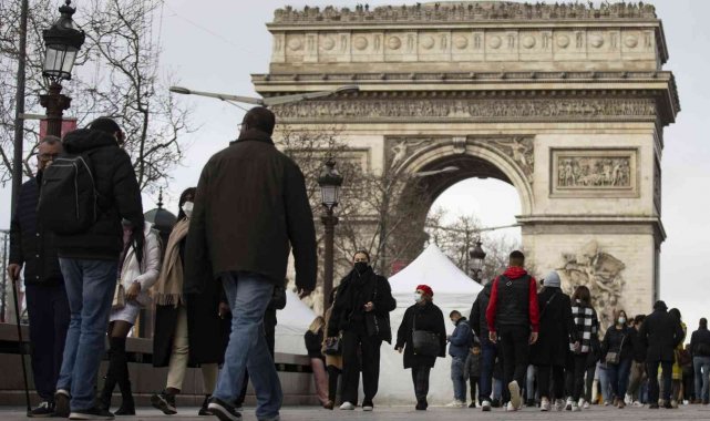 Fransa&#039;da günlük vaka sayısı 2 gündür 300 binin üzerinde