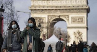 Fransa'da son 24 saatte 261 bin 481 yeni vaka