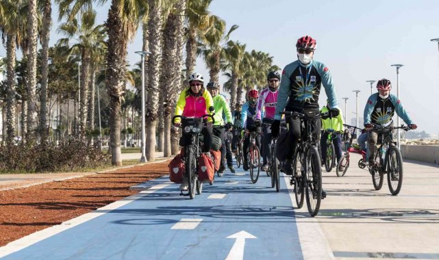 Fransız çift, down sendromlu çocuklar için Mersin'de pedal çevirdi