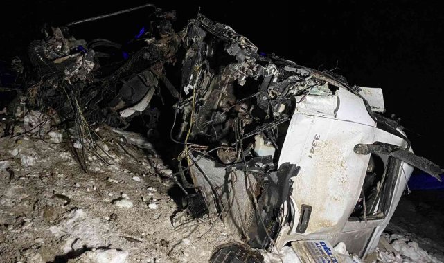 Freni patlayan vinç yüklü tır devrildi: 1 ölü