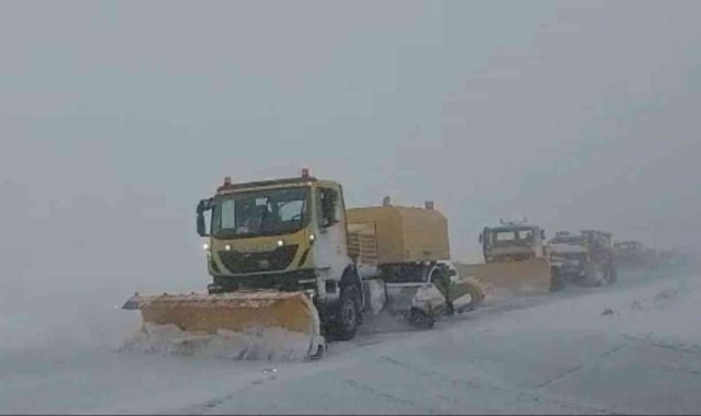 Gap Havalimanında kar temizleme çalışmaları