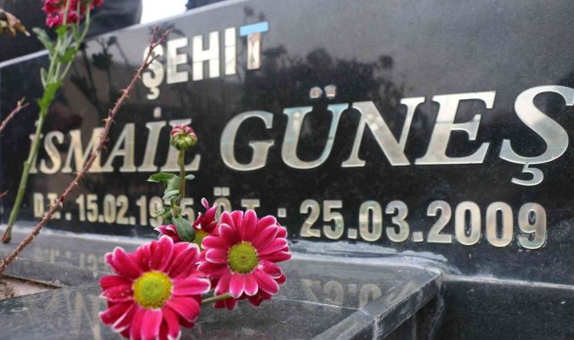 Gazeteci İsmail Güneş kabri başında anıldı