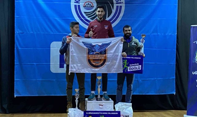 Gazeteci Uğur Mumcu için soğuğa aldırış etmeden koştular