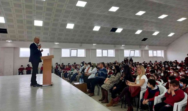 Gazi İsmail Kumartaşlı öğrencilerle buluştu