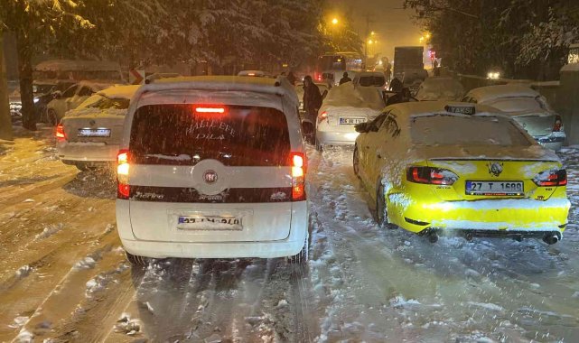 Gaziantep&#039;te kar trafiği durdurdu