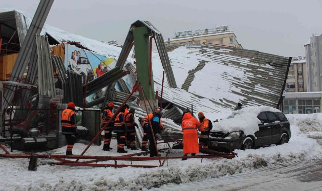 Gaziantep'te pazar yeri çatısı çöktü, ortalık savaş alanına döndü
