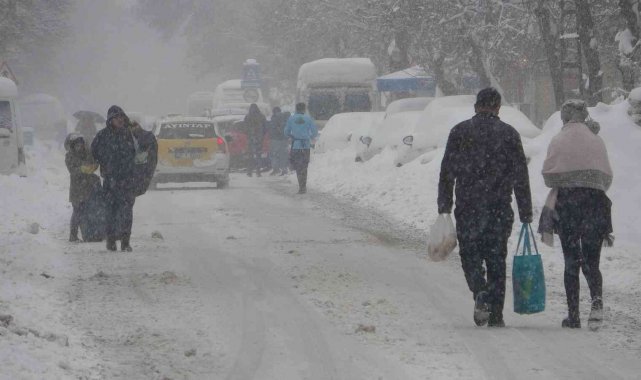 Gaziantep'te yoğun kar yağışı başladı