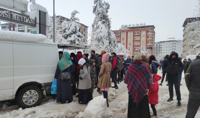 Gaziantep'te yoğun kar yağışı hayatı durma noktasına getirdi