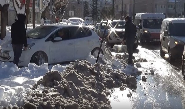 Gaziantep'te yoğun kar yağışı sonrası hayat normale dönüyor