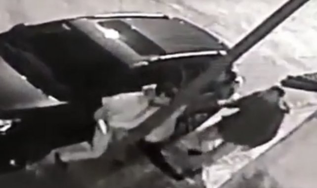 Gaziosmanpaşa'da bıçaklı saldırı anı kamerada